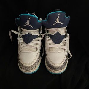 Jordan Spizike hornet size 4.5y